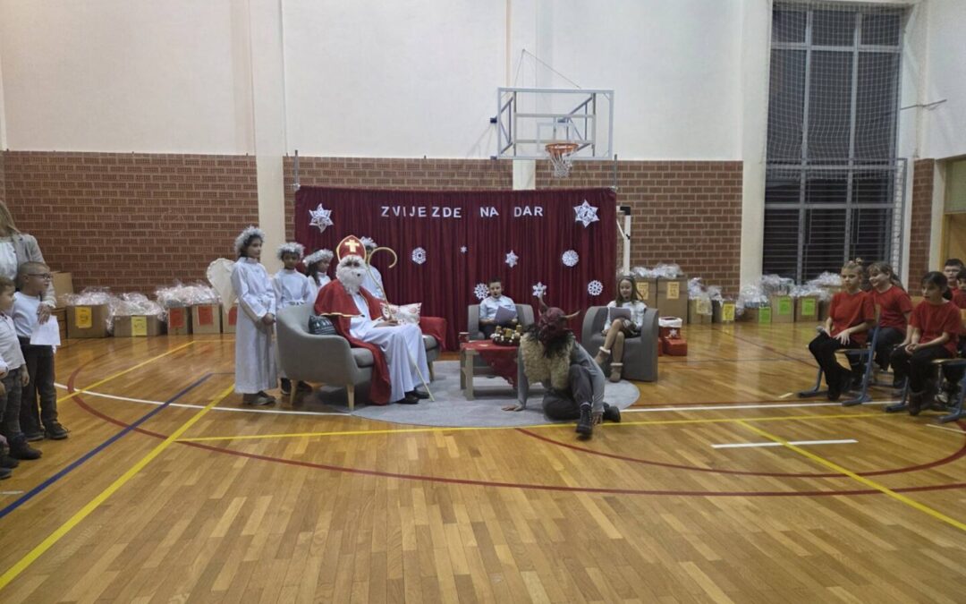 Sveti Nikola posjetio našu školu