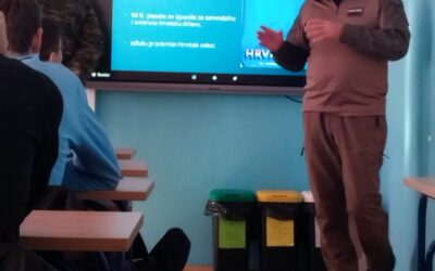 Predavači iz Udruge dragovoljaca i veterana Domovinskog rata RH u našoj školi
