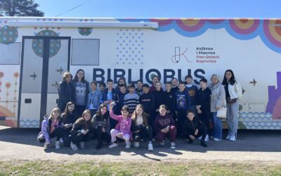 Upoznavanje s Indi robotom u Bibliobusu